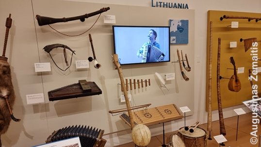 Lietuviški eksponatai Finikso muzikos instrumentų muziejuje