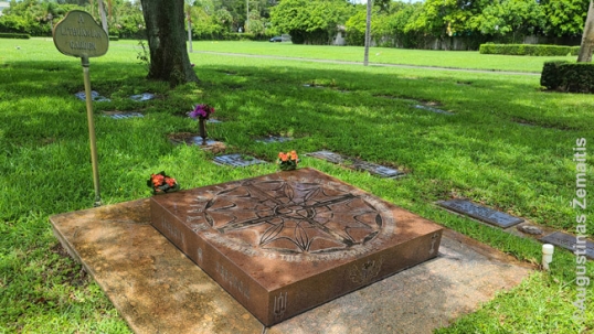 Lithuanian Garden in Royal Palm cemetery