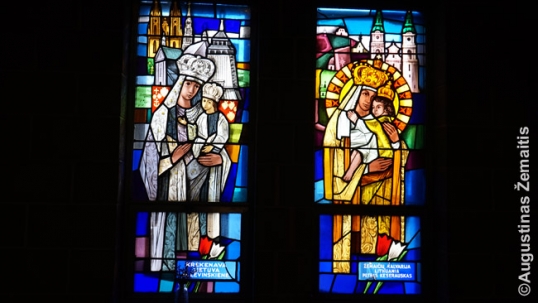 Stained glass windows of the Virgin Mary of Krekenava (left) and the Virgin Mary of Žemaičių Kalvarija (right)