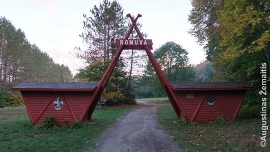 Stovyklos „Romuva“ vartai