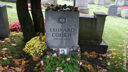 Leonard Cohen grave in Montreal