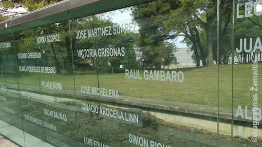 Viktorijos Grišonaitės vardas ir pavardė ant paminklo dingusisiems be žinios