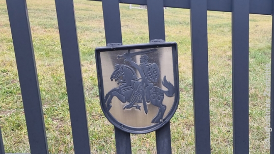 Vytis on the fence of Roslyn Lithuanian cemetery