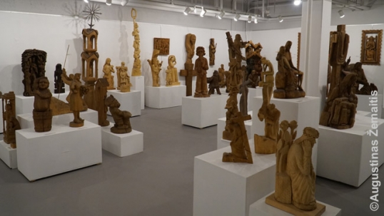 Lithuanian wooden arts at the Lemont museum