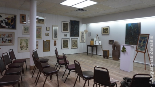 Lietuvių meno ekspozicija Lietuvių muzijos salės rūsyje
