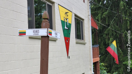 Lietuviški simboliai užmiesčio klube