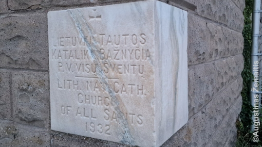 Bažnyčios kertinis akmuo su lietuvišku užrašu