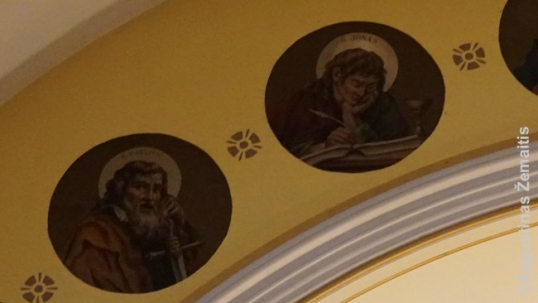 Lietuviški užrašai bažnyčioje