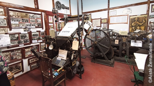 Originalus spausdinimo presas, priklausęs didžiausiam Argentinos lietuvių laikraščiui, eksponuojamas Eskelio muziejuje Patagonijoje