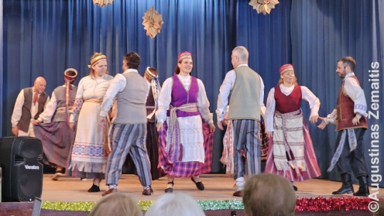 Lithuanian folk dancers in Berisso