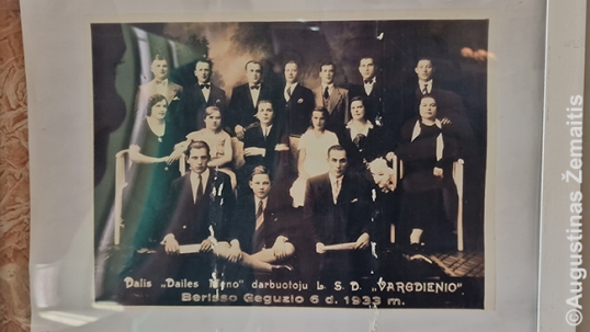 An image in Berisso museum showing "Nemunas" (then "Vargdienis") members
