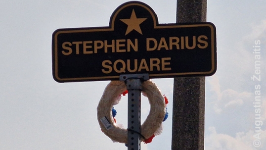 Stephen Darius square