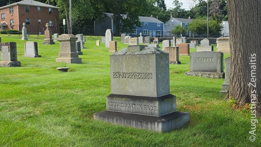 Father Žebris grave